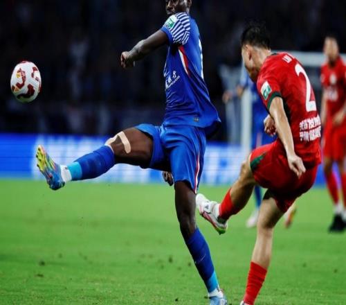 申花后悔吗天价买来水货，低级失误+阻挡本方进球，已沦为笑柄