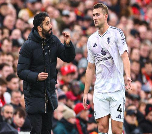 赢球重返前6！曼联PK狼队首发11人浮现德里赫特回归