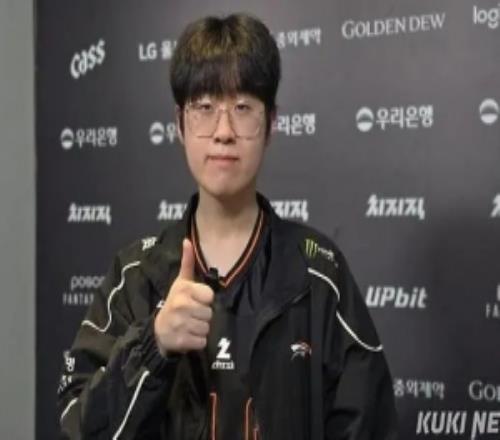 Zeus：训练赛打得不好，彼此的想法差异很大