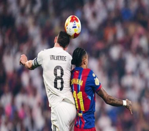 熊皇天秀进球难救主，莱万比肩梅西拉神双响，巴萨32复仇皇马