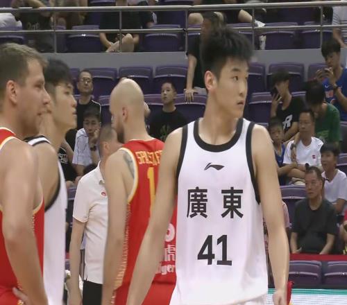一场CBA未打就成大腿！广东内线“王炸”兑现天赋，保底总决赛了