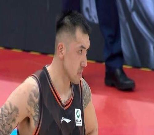 差距大！山东男篮3人发挥堪称完美，5人勉强及格，他们4人太差了