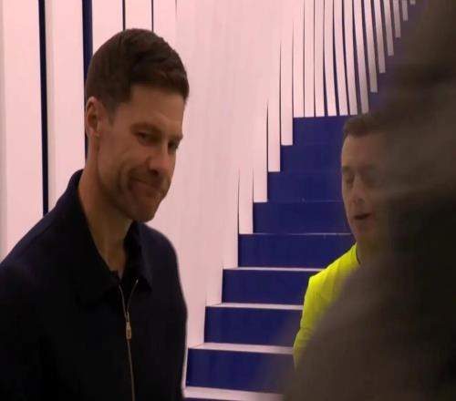 马卡：对点球判罚不满，阿隆索中场休息时找裁判要求解释