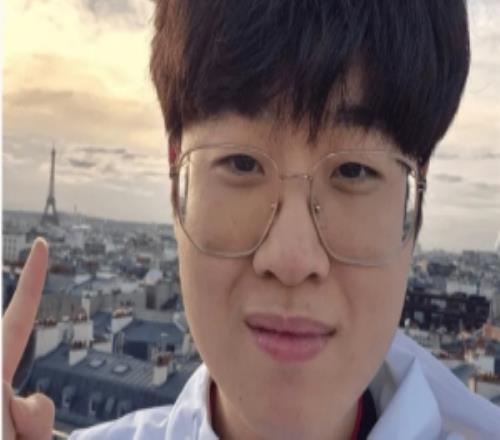老队友关系还在！昨日OFGK发主场相关动态时，Zeus给四人点赞