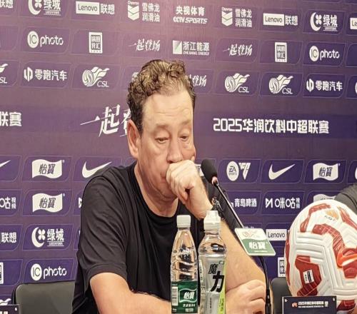斯卢茨基：米特里策是中超最佳外援一分差距不代表什么