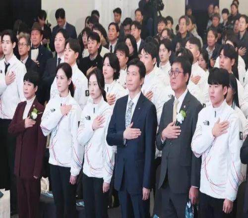 恭喜！他成为米兰冬奥会火炬手了！