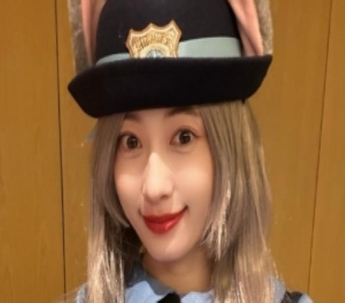 主持人张小薇晒照，配文：Halloween