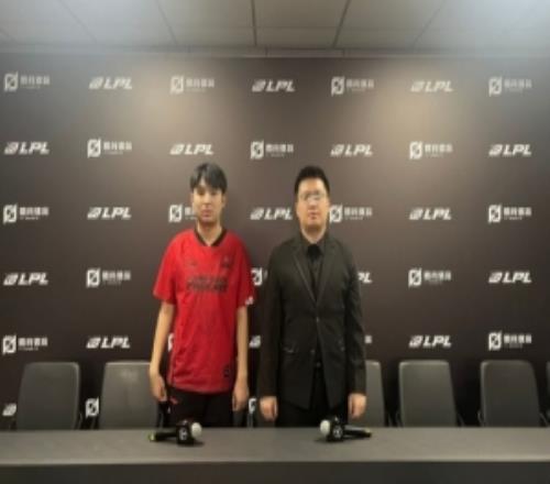 FPX赛后群访iyy：重回首发说没压力是假的替补时多看比赛去复盘