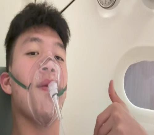 王钰栋社媒晒绝平，回应多名队友和蒯纪闻：还能和你当室友吗