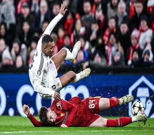 6次神扑！皇马太狼狈，欧冠大战：利物浦势不可挡，1人成皇马天堑