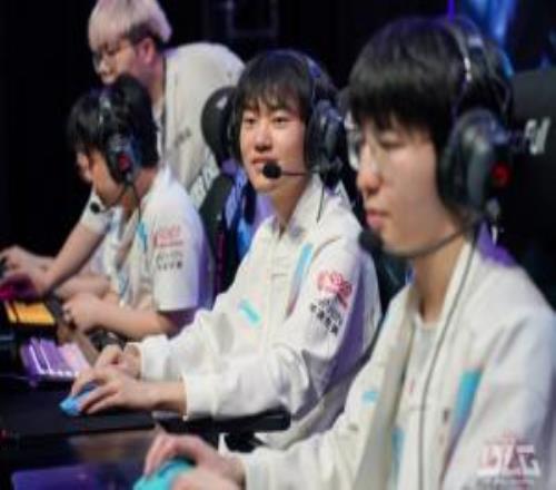 又双叒叕回来了！BLG以7胜0负小分+10反超TES成为登峰组第一！