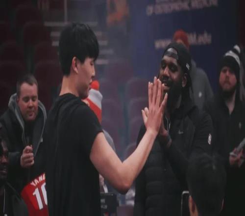 奥登与杨瀚森的手掌同框，包含着波特兰队的旧梦与新光