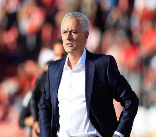 本菲卡30晋级4强，穆里尼奥又赢了！冲击三冠王是正道，欧冠再见