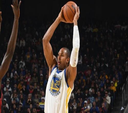 内线老将至今的状态都惨不忍睹，勇士到底打算信任他到什么时候