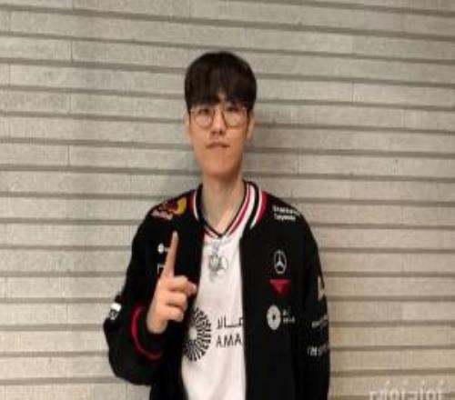 Oner：Faker皮肤最漂亮，很羡慕今年皮肤比盲僧更好