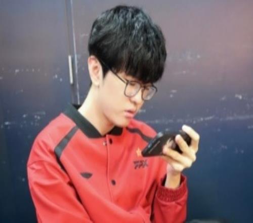 不是所有问题都可以靠换打野解决！FPX遭BLG横扫Jiejie首秀失利