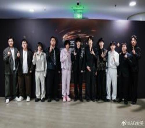 AL经理爱笑晒出与队员合照并回应LPL冬转流言：不信谣不传谣