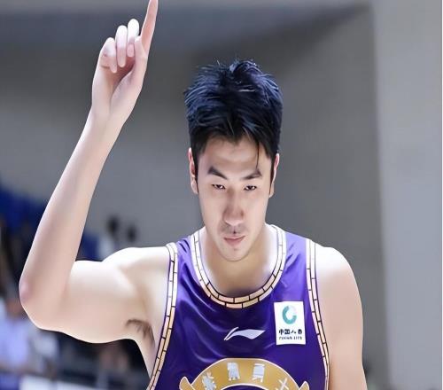 北控毫无斗志大比分输球，是张庆鹏水平差，还是有球员在搞内讧