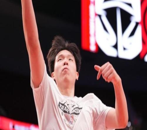 NBA生涯第二个三分命中背后：杨瀚森的“上场逻辑”，其实写在他的角色里