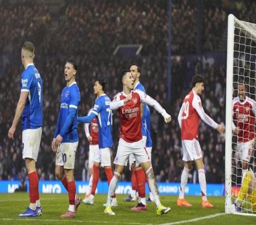 马丁内利戴帽！职业生涯首次，阿森纳角球挡不住，单季已入17球