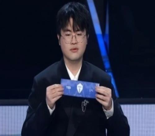 这也能喷粉丝昏头怒喷姿态抽签：你这个臭手让t1一穿3给blg打进了ktv