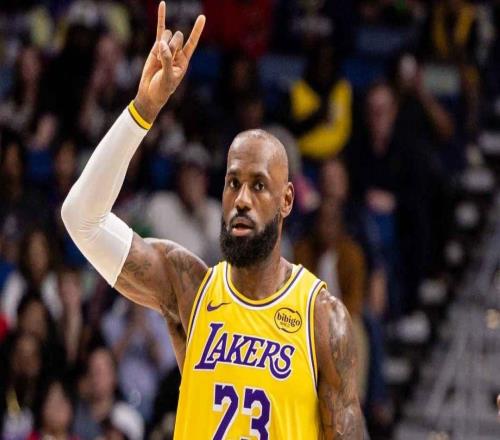 湖人队詹姆斯将佩戴特别版第23赛季球衣臂章，将被印制在球星卡上