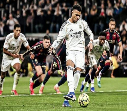 皇马球迷喝倒彩：90分钟狂嘘高喊佛爷下课！主场如同客场