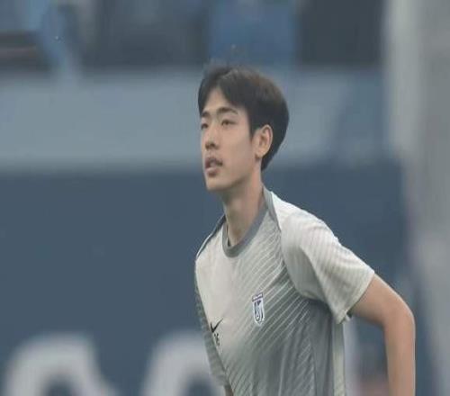 马莱莱出战成疑，轮到朱鹏宇顶上大连客场拿分当赢后防组新搭档