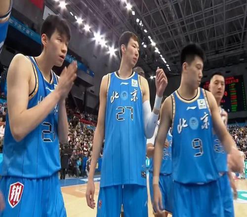 广厦男篮6分险胜，北京赛季首败原因明显，赵睿22+9+6孙铭徽22+5