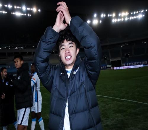 曾因踩单车成名的他，如今意外成上港新援热门，将跟李帅竞争首发