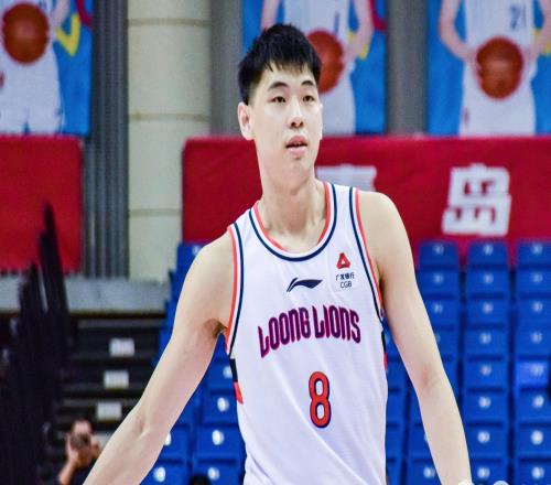 媒体人：崔永熙大伤后打CBA绰绰有余宏远很小代价拿到两个国手