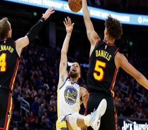 库里：老鹰队运动能力很强给我们带来了巨大的压力