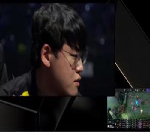 解说热议T1拿下赛点：噩梦好绝望的比赛这把阵容完全梦回S7