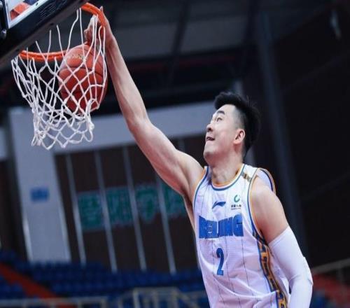 暖心一幕！失意子弟兵回归CBA最温情俱乐部当之无愧