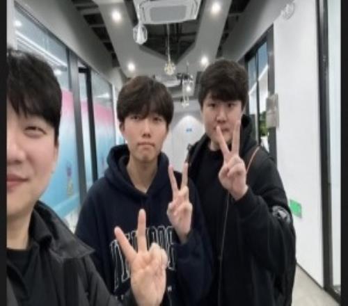 Bigwei也要走Viper经纪人和KT教练Score经纪人已经到达BLG基地