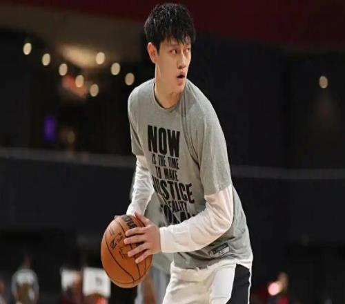 篮网仅剩一个双向合同！曾凡博留队难度增加，回CBA也不是不行！