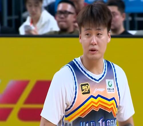 买断CBA顶薪合同！赵睿成为自由球员，加盟北京队签约年合同