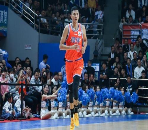 媒体人：陈林坚这种射手在CBA作用突出即战力对邱彪来说太好用