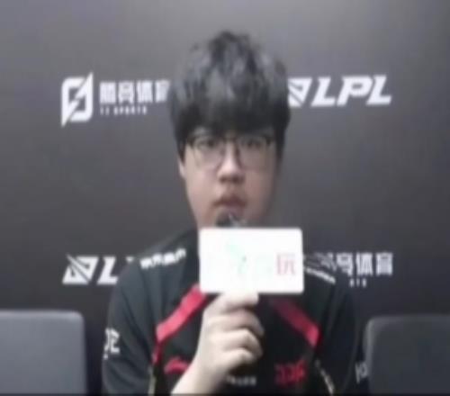 JDG.xiaoxu：Zhuo来的时间比较短，在一起配合的还没那么好