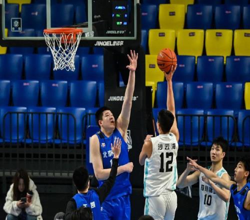 篮板第1+盖帽第1！中国男篮17岁2米13新星崛起：新韩德君轰33+16