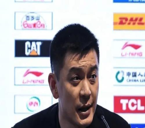 输青岛发布会！杨鸣直指缺领袖与外援差距，张陈治锋亲承能力差距
