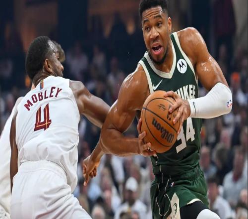 狂轰40+14+9+2+2，字母哥创2大NBA历史第1神迹！雄鹿无缘18分逆转