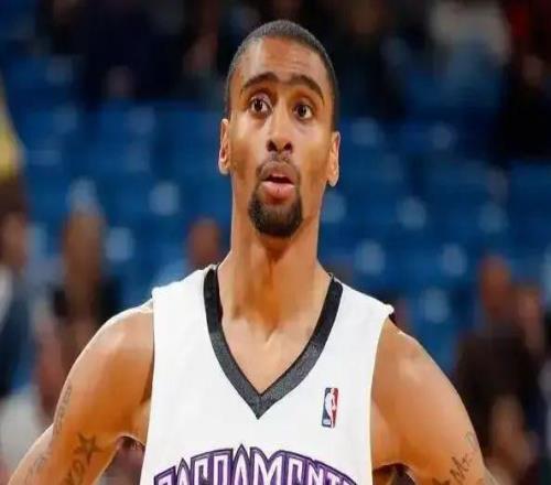 杨瀚森NBA夏季联赛表现不错，但在国家队和CBA为什么没有感觉那么出彩呢