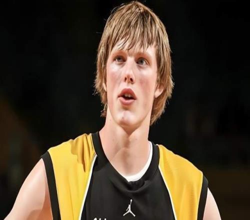 千万富豪！37岁杜克传奇被斩杀流落街头