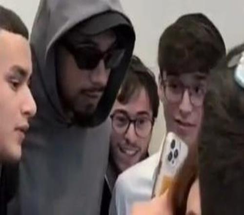 每体：阿劳霍现身以色列特拉维夫，将在那里度几天假