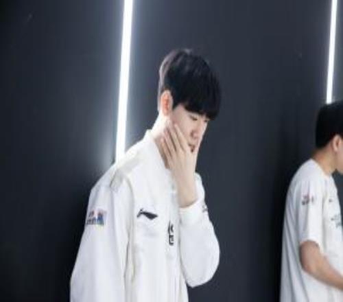 这羊就问你夸不夸张！TheShy两把坦克无敌发挥奥恩连续单防Scout！