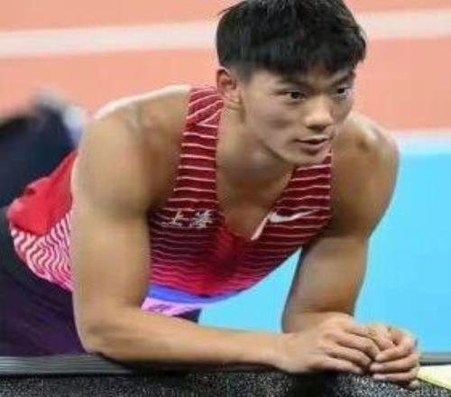 全运会男子十项全能费翔摘铜，专访费翔：坚守三代人的赛场，展现最好的自己