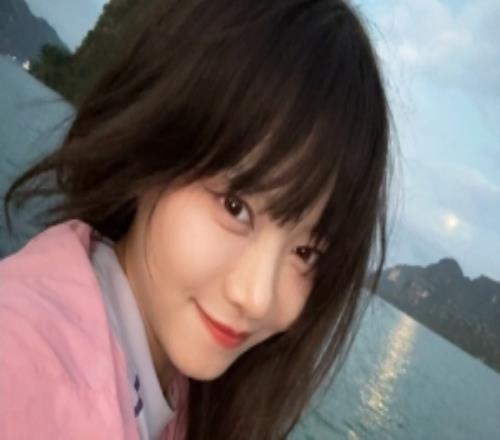 主持人骆歆晒照：今晚的月色真美