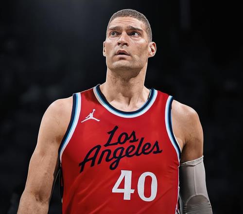 2年1800万美金！联盟第1！NBA转型最成功的老将，哈登冲冠需要你