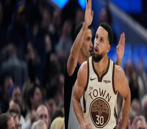 6记三分轰27+10，库里又创历史纪录！勇士11战8胜错峰策略获奇效